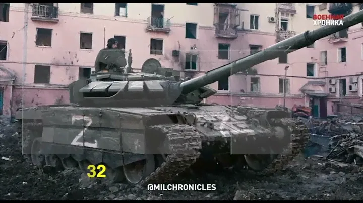 Мариуполь. Z-танки во дворе Победы, 32. Начало апреля 22г.